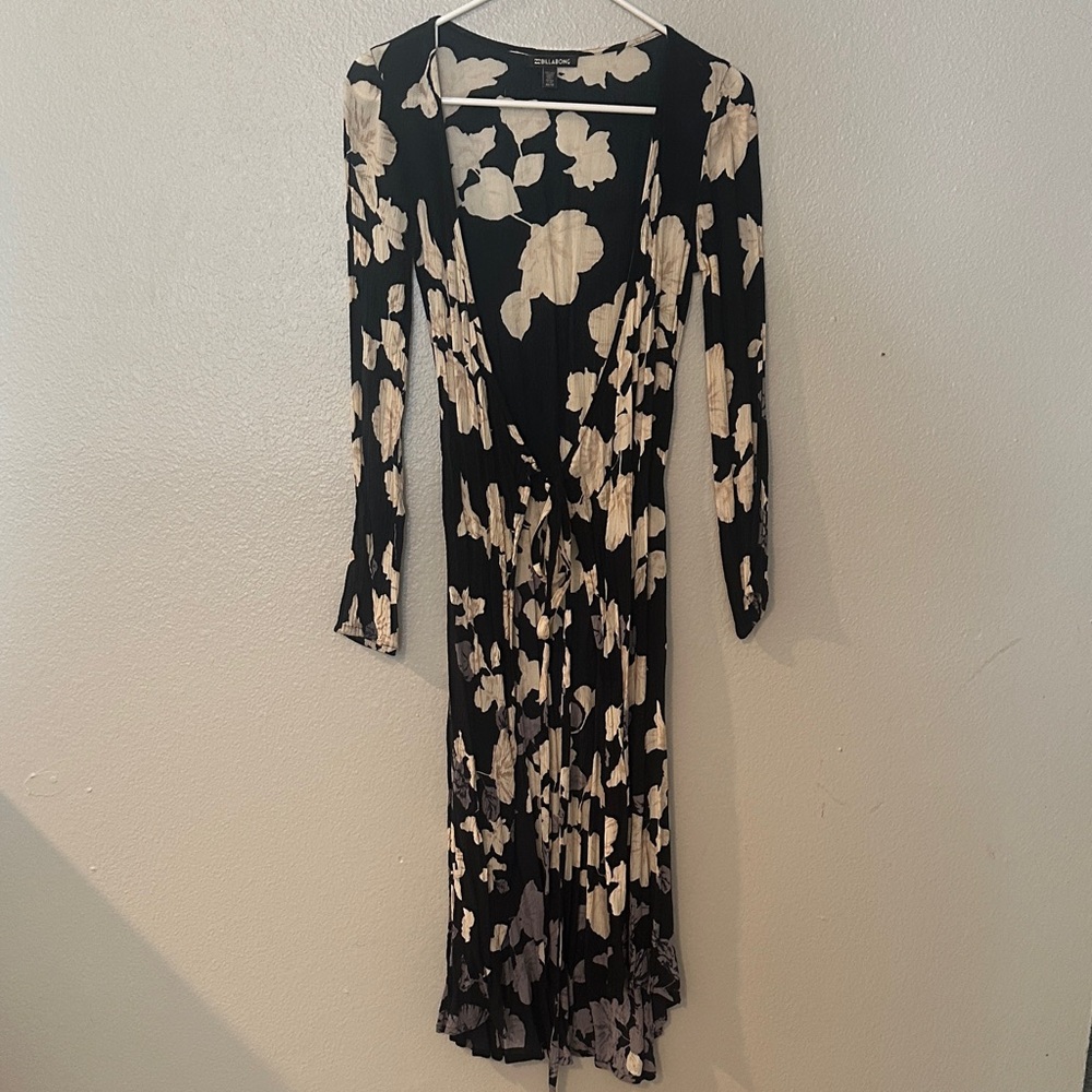 Billabong Black & Cream Floral Swim Cover